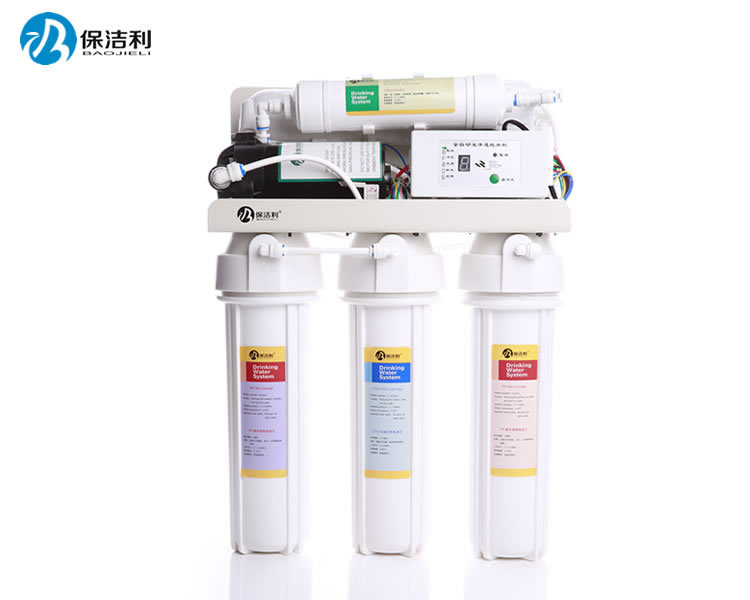 1、標(biāo)準(zhǔn)五級(jí)凈化，市面上98%以上的RO機(jī)，盡管外殼不一樣，但都是這種配置。2、微電腦智能設(shè)計(jì)，實(shí)現(xiàn)了自動(dòng)制水，自動(dòng)停機(jī)，自動(dòng)沖洗。滿水停機(jī)。缺水報(bào)警的全自動(dòng)控制。